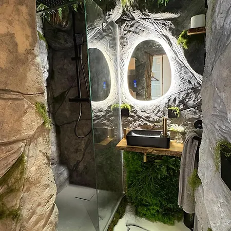 Jungle Atypique Avec Salle De Bain Grotte Cour Privee Centre Apartman